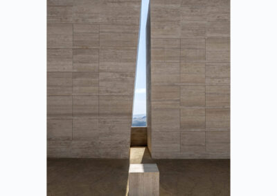 LO SPAZIO NEL CONFINE. IL MURO (LA LUCE DELLA TENSIONE)-EDIFICIO DEDICATO ALLA SEPOLTURA A MUSSOMELI (CL)